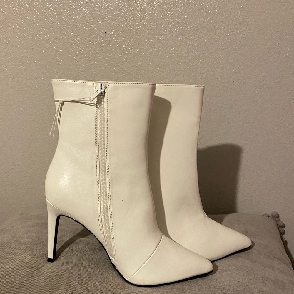 NEW NEW YORK & COMPANY STILETTO BOOTY 🤍